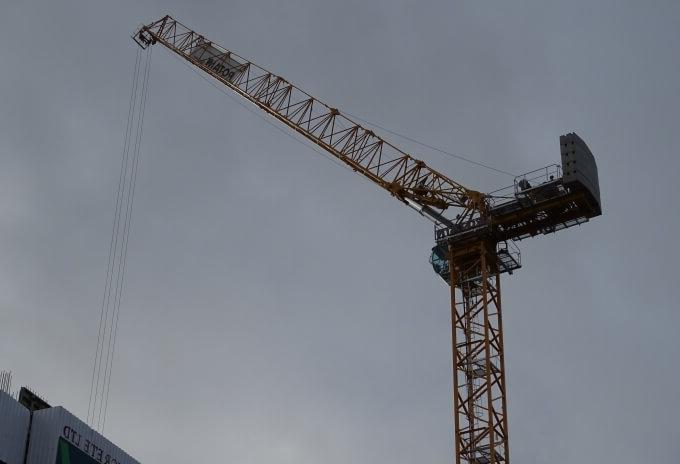 World's-first-Potain-MRH-175-hydraulic-luffing-jib-crane-commissioned-for-Glasgow-apartment-construction-project-02.JPG