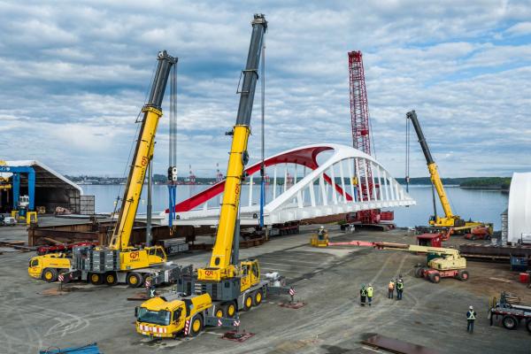 Canadian-company-RD-Crane-brings-together-four-cranes-to-deliver-major-Toronto-bridge-1.jpg